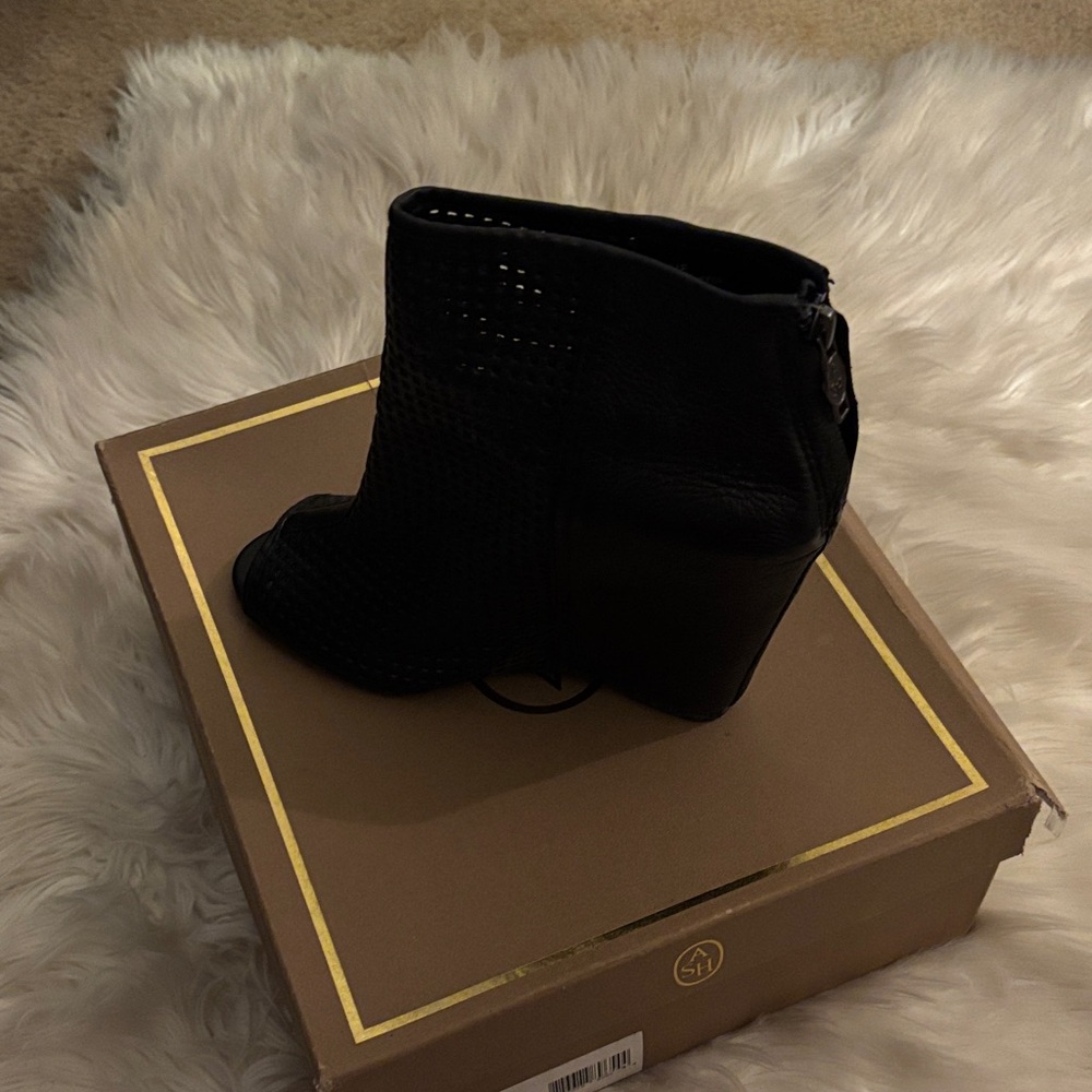 Elegant Black Ankle Boots